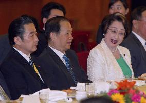 (2)6,000 Japanese dine in Beijing to celebrate 30 yrs of ties